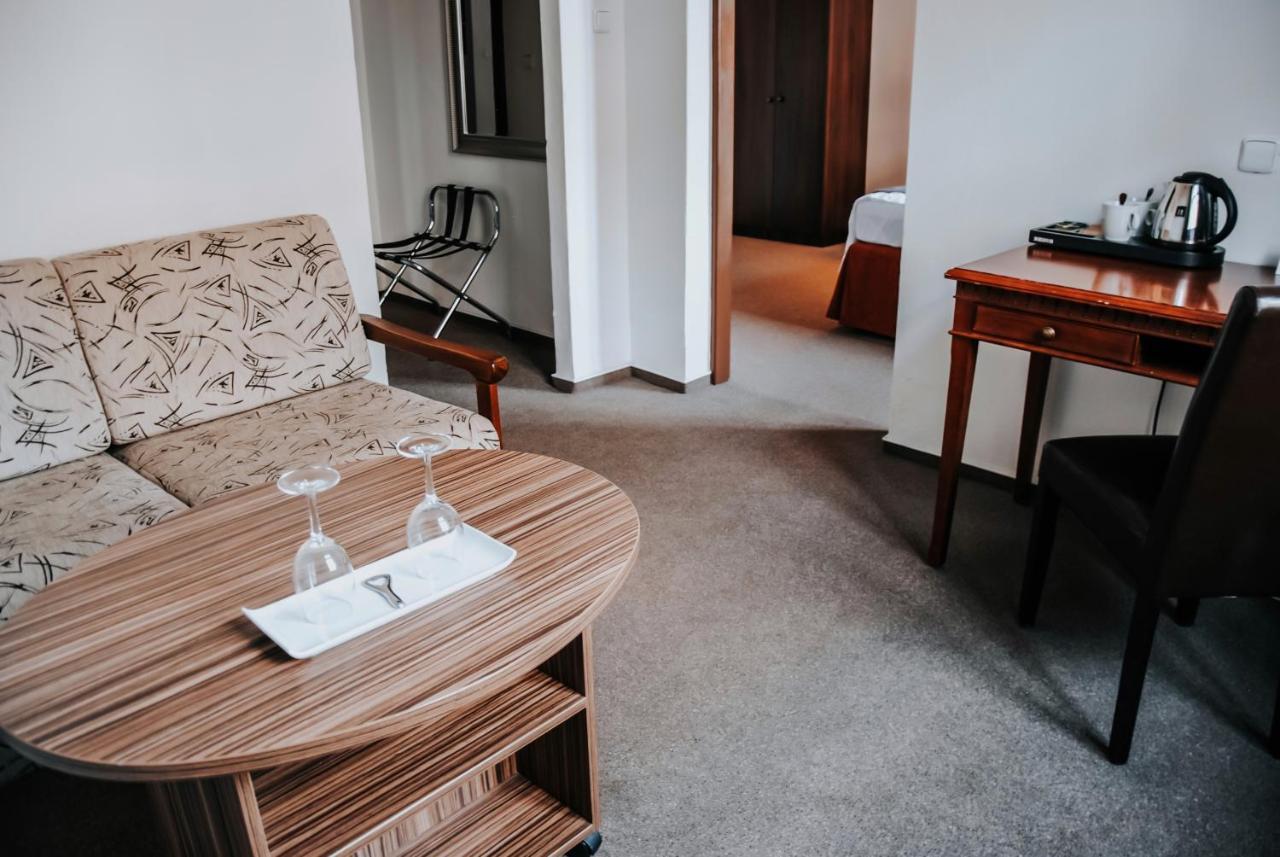 B&B Hotel Praha Нови-Йичин Экстерьер фото