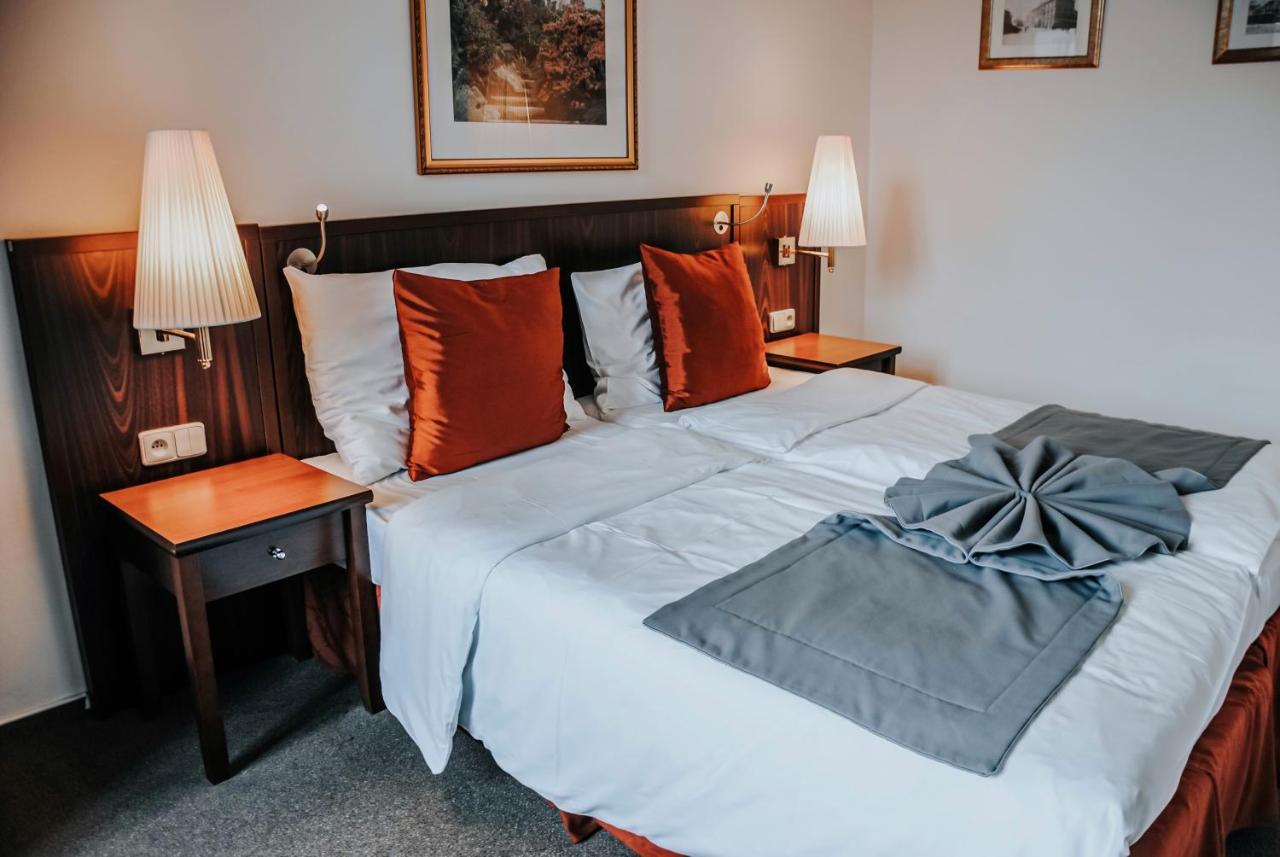 B&B Hotel Praha Нови-Йичин Экстерьер фото