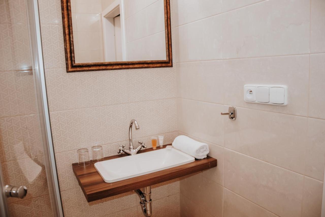B&B Hotel Praha Нови-Йичин Экстерьер фото