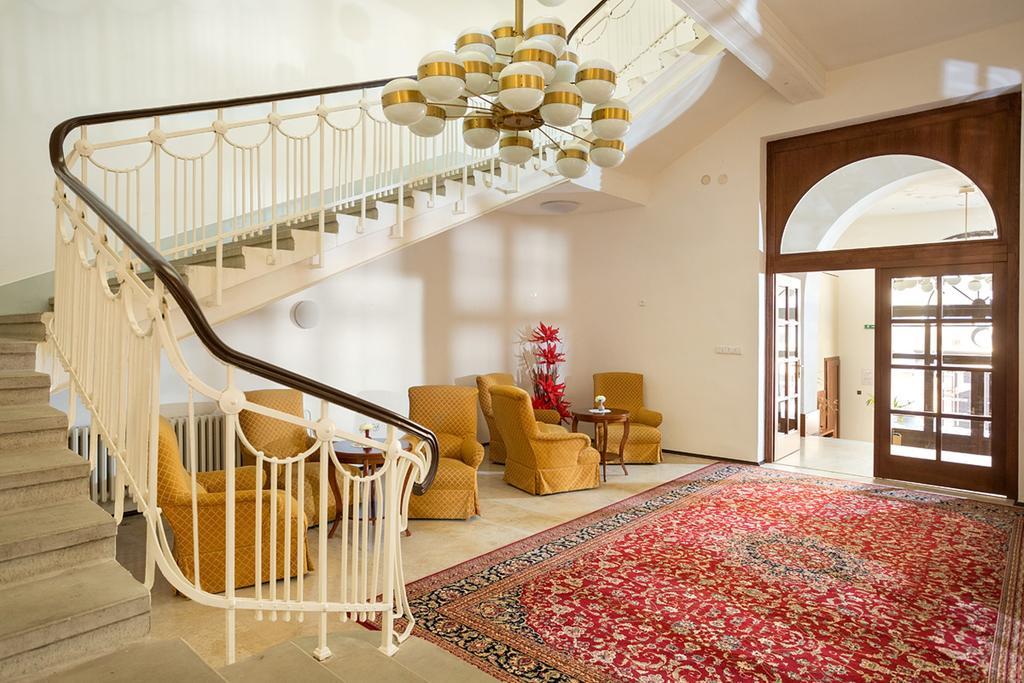 B&B Hotel Praha Нови-Йичин Экстерьер фото