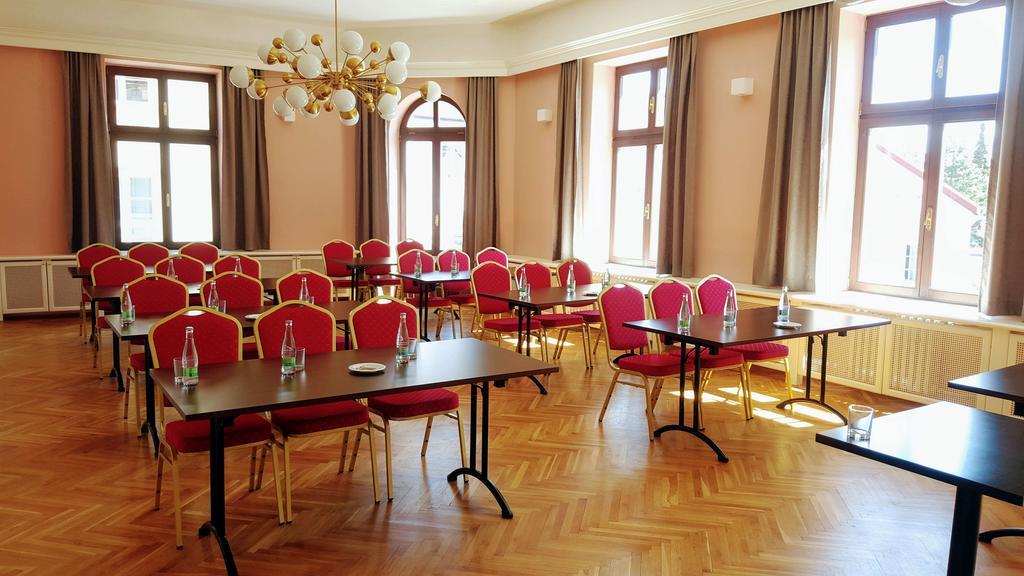 B&B Hotel Praha Нови-Йичин Экстерьер фото