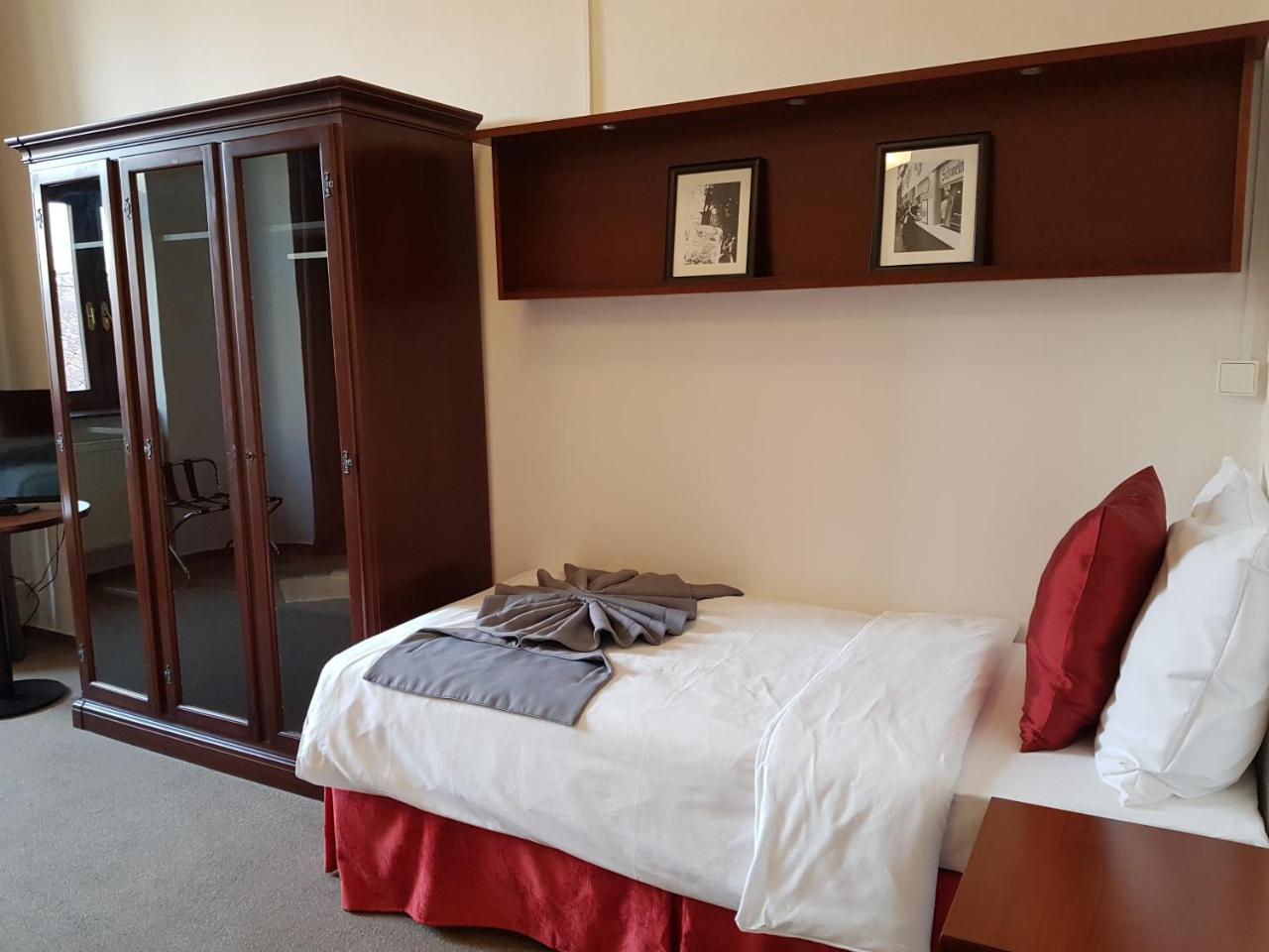 B&B Hotel Praha Нови-Йичин Экстерьер фото