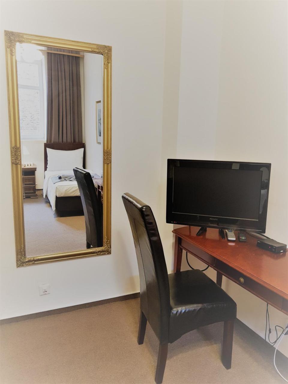 B&B Hotel Praha Нови-Йичин Экстерьер фото